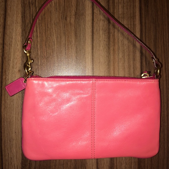 🎁SOLD🎁 Coach Small Bag Wristlet - Picture 2 of 6